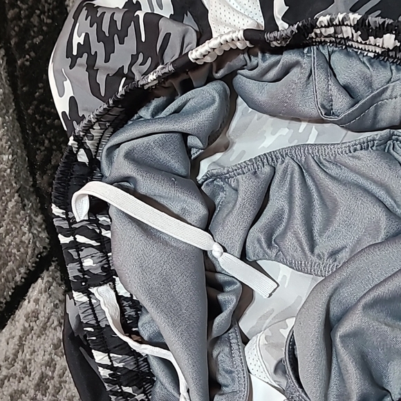 NIKE DRI-FIT MESH LINED LOGO SHORTS PRICE FIRM - Picture 8 of 10